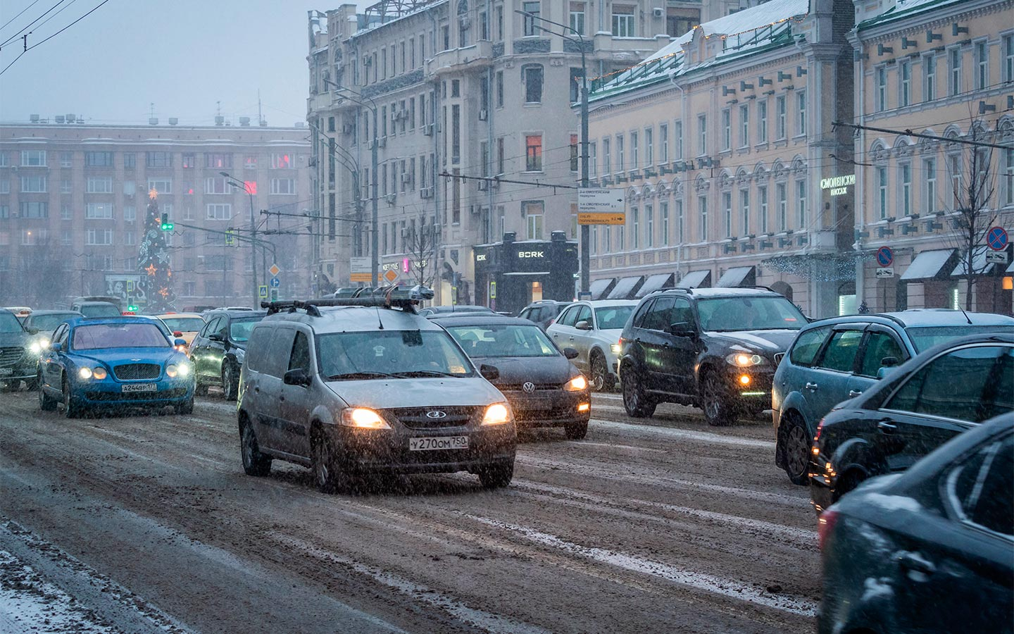 Парковка по 450 рублей в час, новые штрафы и ОСАГО. За что еще будут  платить водители в 2022 году :: Autonews