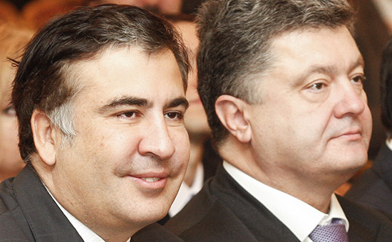 Экс-президент Грузии Михаил Саакашвили и президент Украины Петр Порошенко (слева направо)