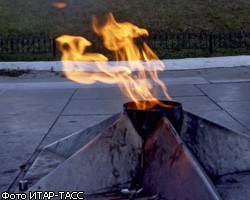 Во Владивостоке за неоплаченный газ погасили Вечный огонь 
