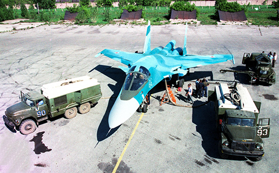 Фронтовой бомбардировщик Су-34. Архивное фото