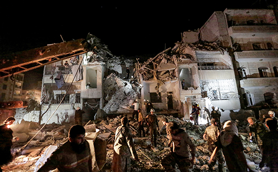 Разрушенное здание в сирийском городе Идлиб&nbsp;после авиаудара.&nbsp;31 мая 2016 года


