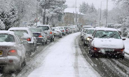 Автотрассы Европы заносит снегом