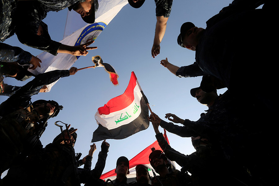 Иракские полицейские отмечают освобождение Мосула. 9 июля 2017 года
