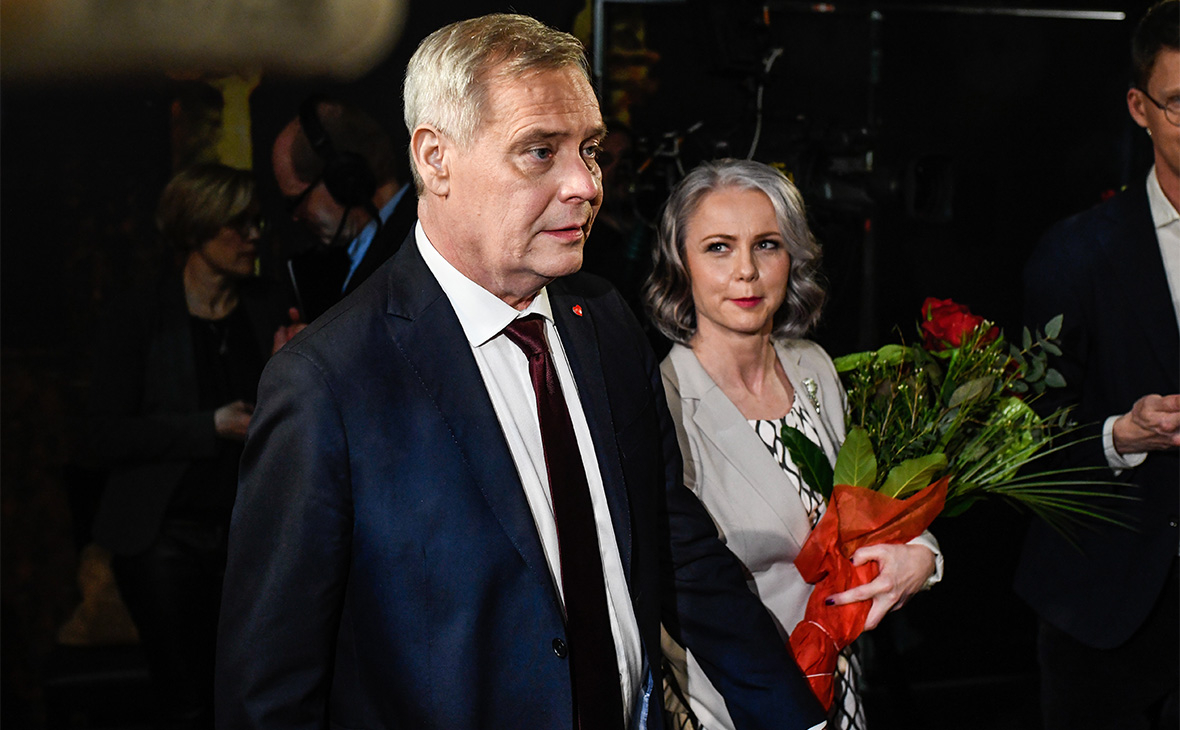 Лидер оппозиционной Социал-демократической партии Антти Ринне с супругой Хетой Раволайнен-Ринне