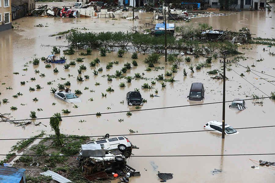 Жертвами тайфуна стали более 40 человек, еще несколько числятся пропавшими без вести