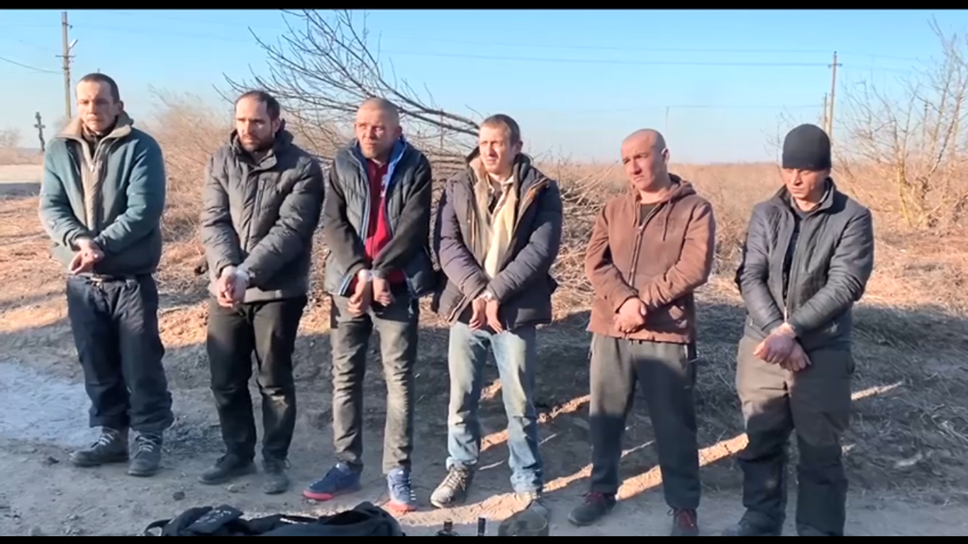 Кадыров опубликовал видео «извинений» захваченных украинцев