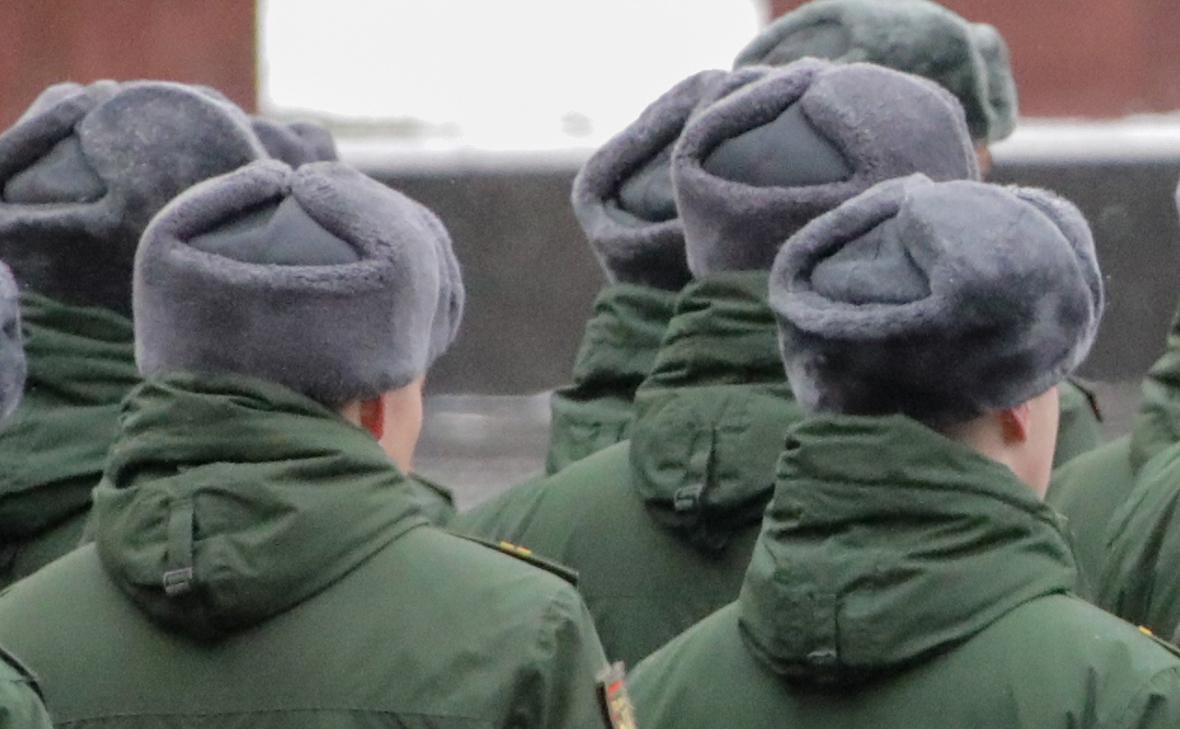 Омбудсмен ответила на жалобу о принуждении срочника служить по контракту