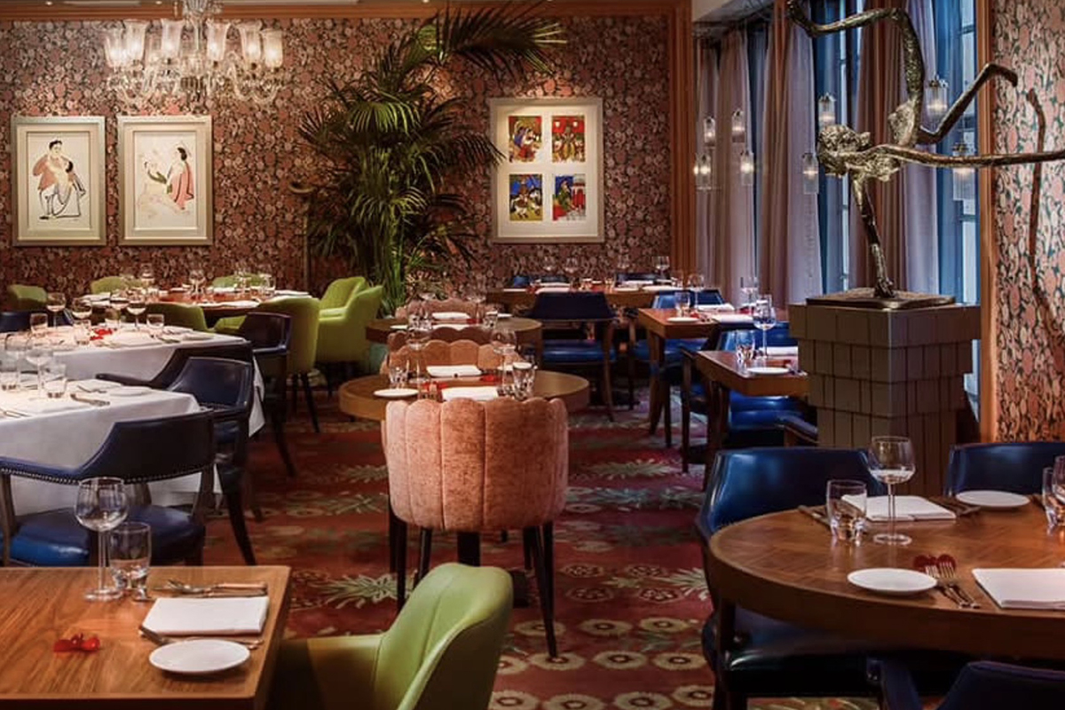 Индийский ресторан Veeraswamy (находится под управлением группы компаний MW Eat) в центре Лондона может остаться без отдельного входа из-за реконструкции здания отеля Victory House, в котором он расположен