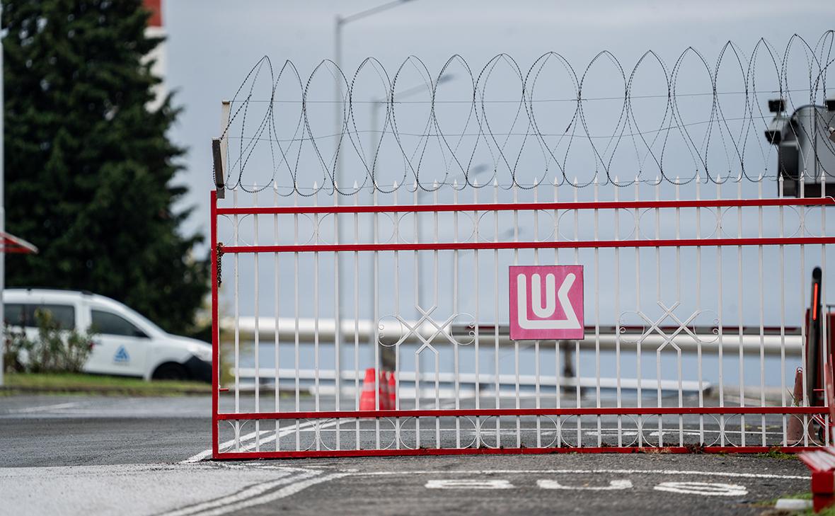 347652886362577 Reuters узнал о схеме компенсации инвесторам США за счет активов ЛУКОЙЛа