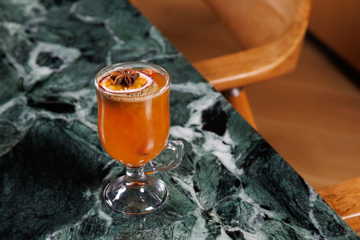 Глинтвейн с маракуйей и гуаявой