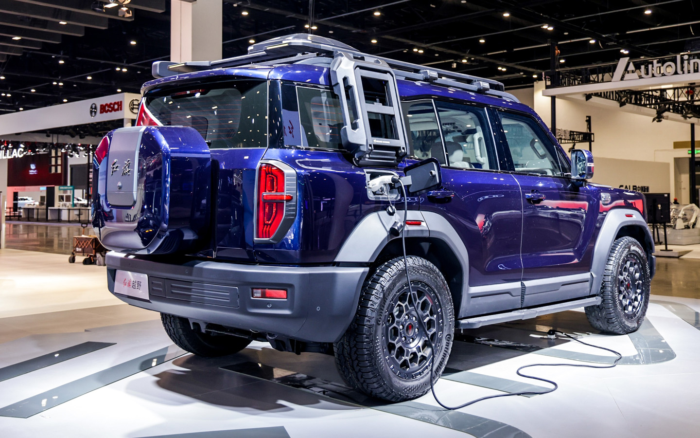Также датчики в Hongqi G919&nbsp;способны прокладывать оптимальную траекторию объезда препятствий