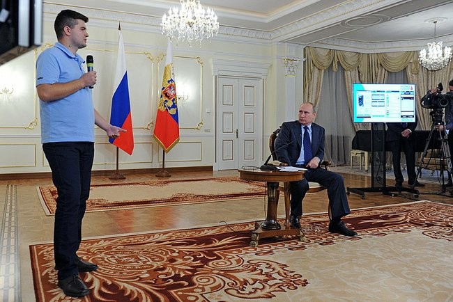 В.Путину представили ЕГЭ-стартап, "контролера ЖКХ" и "мечту водителя"