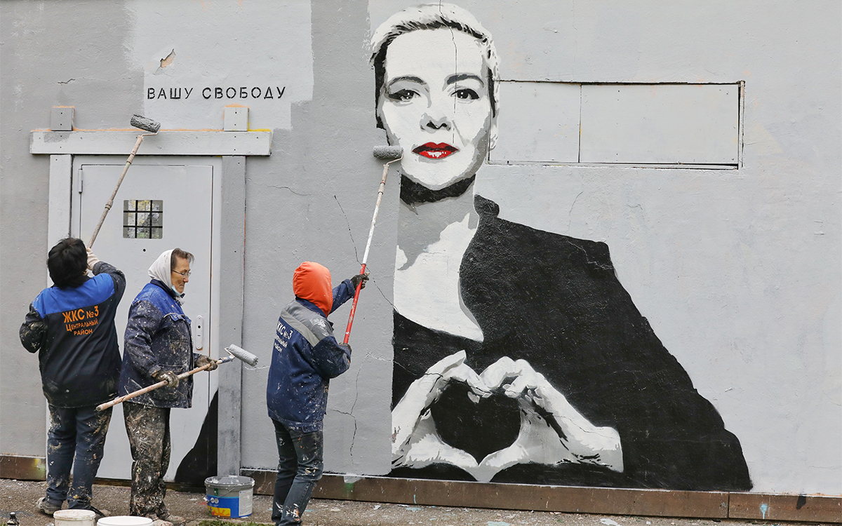 В Петербурге закрасили граффити с Марией Колесниковой