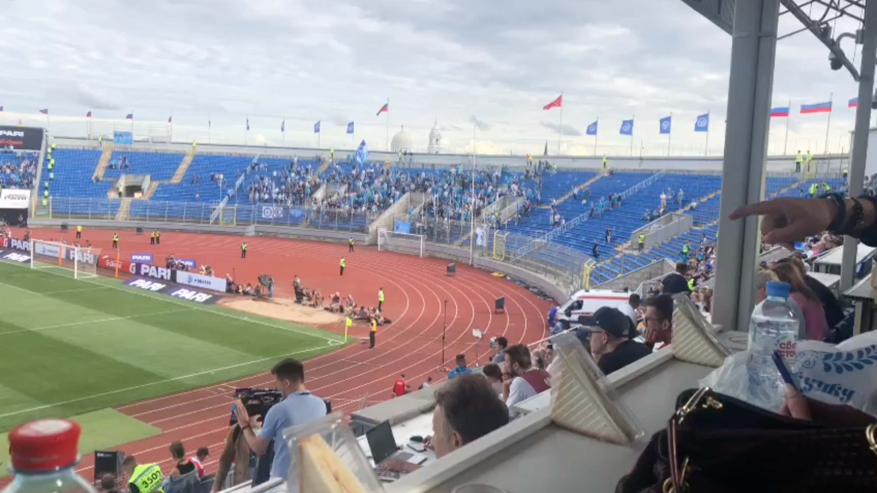 Фанаты «Зенита» в матче ветеранов со «Спартаком» выступили против Fan ID