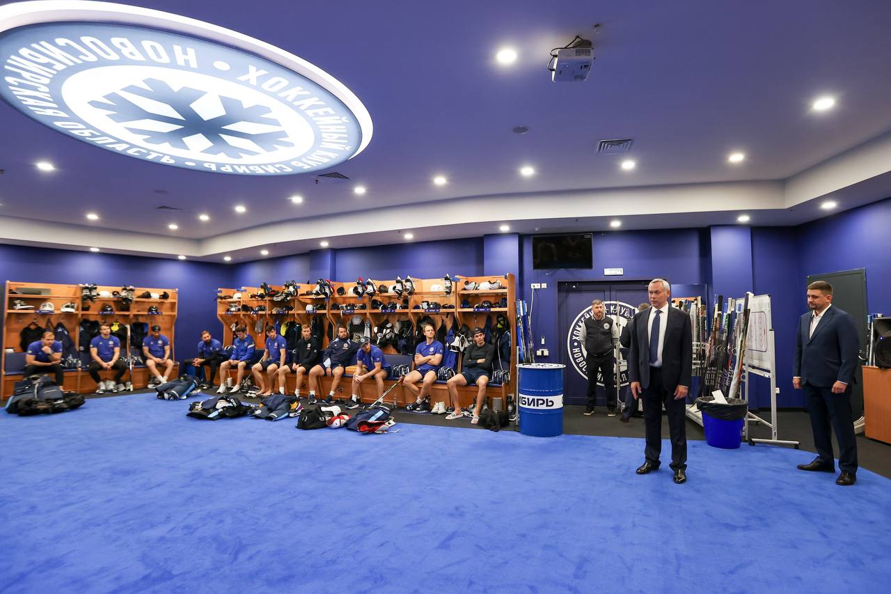 Губернатор Травников пожелал игрокам ХК «Сибирь» достичь плей-офф