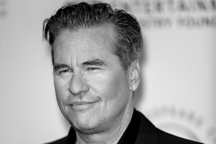 Килмер родился в Лос-Анджелесе в 1959 году. В кино он дебютировал в 1984 году в фильме &laquo;Совершенно секретно!&raquo;. Пик карьеры Килмера пришелся на 1990-е. Килмер известен как исполнитель главной роли в фильме The Doors и &laquo;Бэтмен навсегда&raquo;, также снялся в &laquo;Схватке&raquo; с Аль Пачино и Робертом Де Ниро, в мелодраме &laquo;С первого взгляда&raquo;, фэнтези &laquo;Виллоу&raquo;&nbsp;&mdash; всего в фильмографии Килмера около сотни фильмов. Последний фильм с Килмером вышел в 2022 году&nbsp;&mdash; &laquo;Топ Ган: Мэверик&raquo;.

В 2014 году актер сумел победить онкологическое заболевание&nbsp;&mdash; рак горла. Килмер умер от пневмонии 1 апреля, ему было 65 лет.

Читать больше