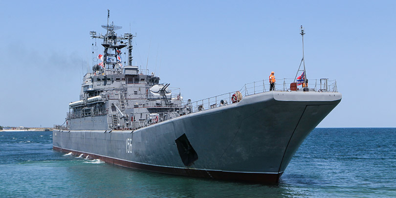 В Эгейском море сухогруз столкнулся с десантным кораблем ВМФ «Ямал»