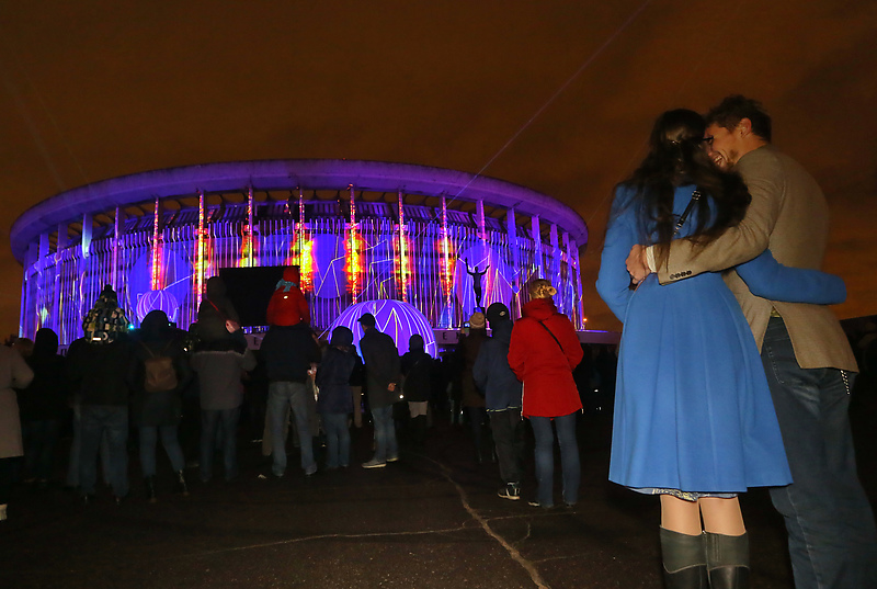 Световая инсталляция на фасаде Спортивно-концертного комплекса &laquo;Петербургский&raquo;
