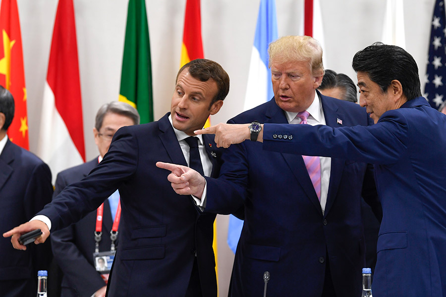 Слева направо: президент Франции Эмманюэль Макрон, президент США Дональд Трамп и премьер-министр Японии Синдзо Абэ

