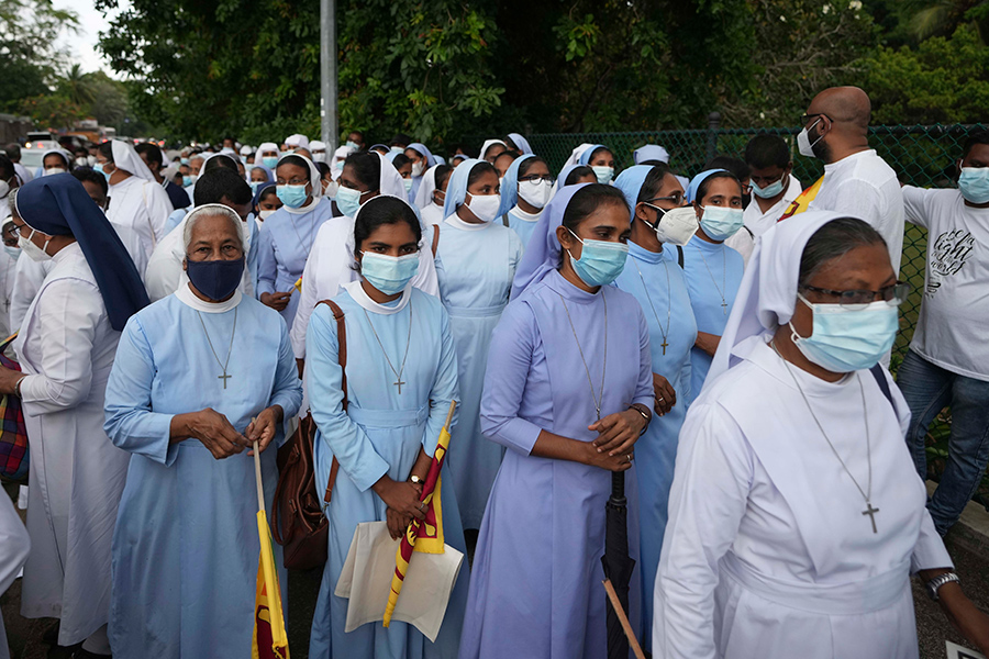 На фото: католические монахини на протестах в Коломбо, 9 апреля