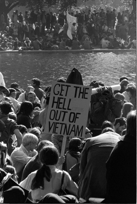 Хиппи принимают участие в марше на Пентагон,&nbsp;1967 год