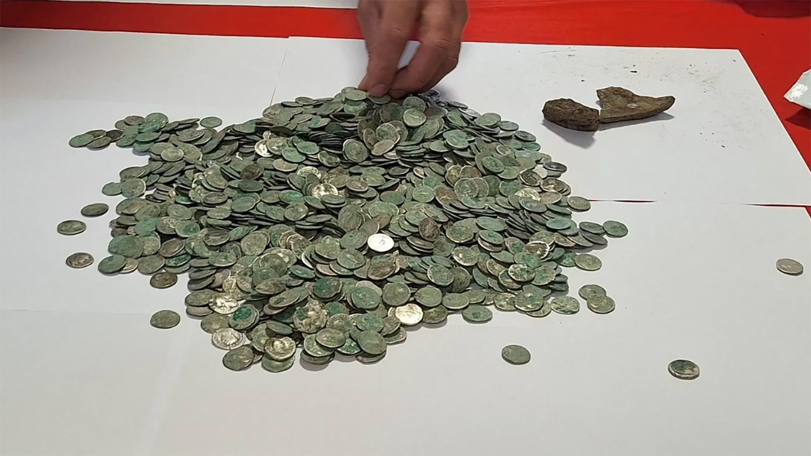 Клад из 1469 древнеримских монет