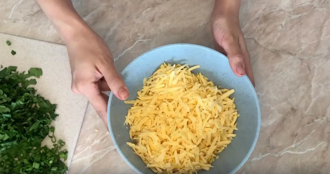 Используйте для сыра крупную терку