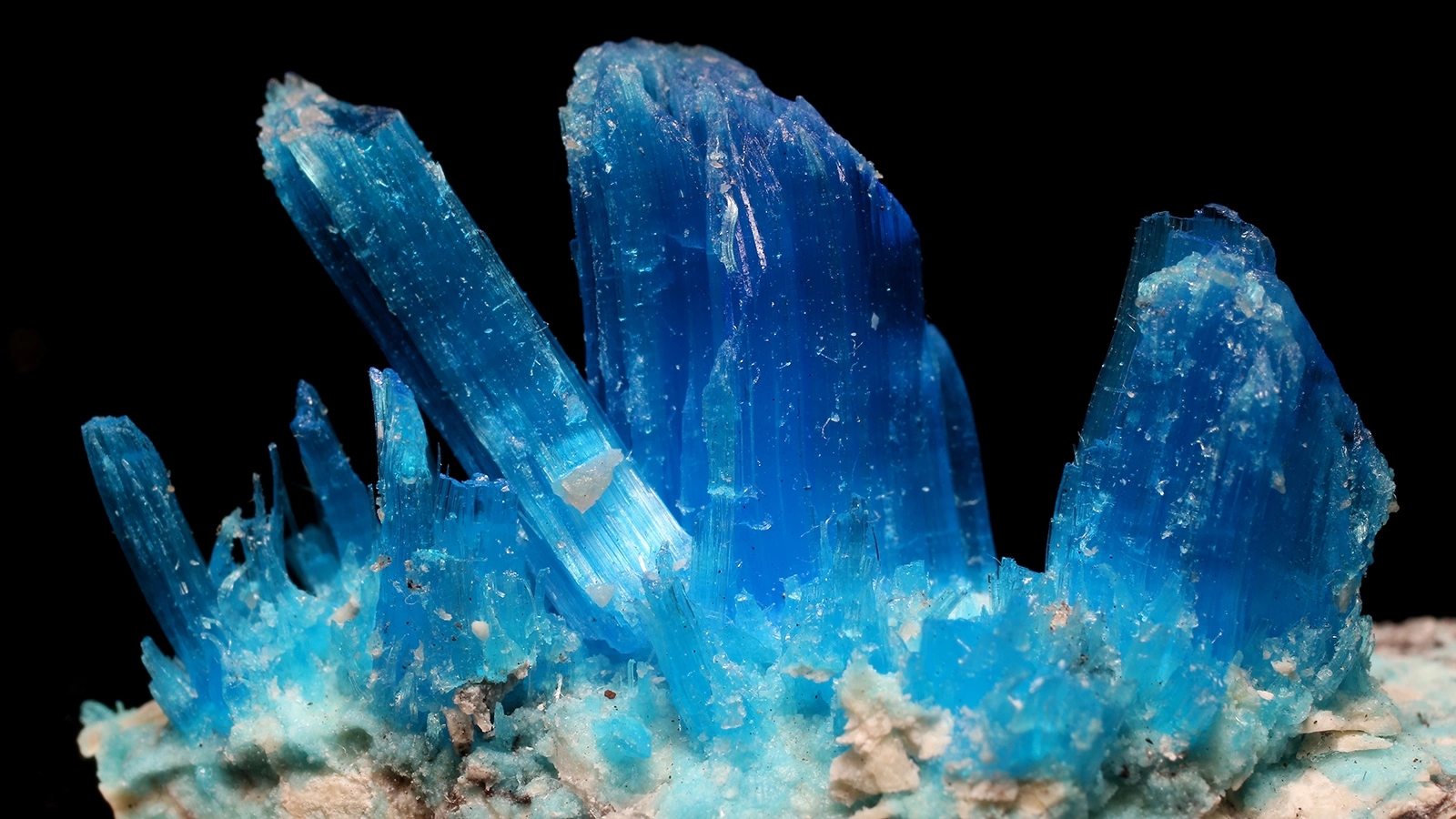 Кристалл из медного купороса