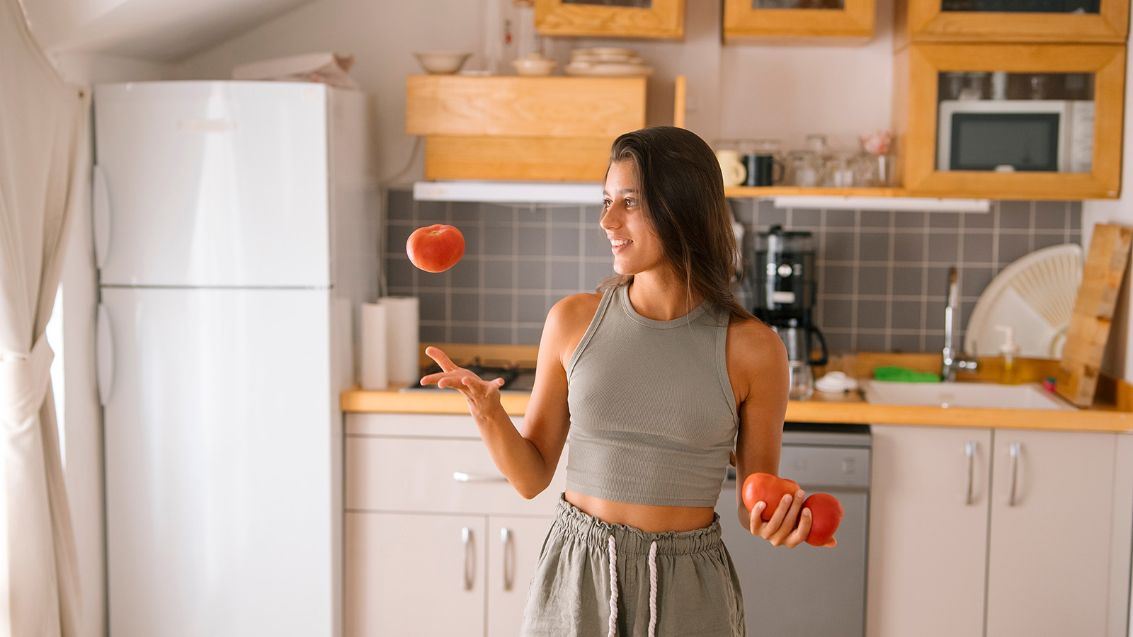 Без учета сопротивления воздуха все тела падают с одинаковым ускорением