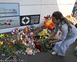 Траурным митингом и мемориалом вспоминают сегодня гибель 122 пассажиров "Булгарии" 