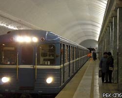 Очередное ЧП в питерском метро: на рельсы спрыгнул мужчина