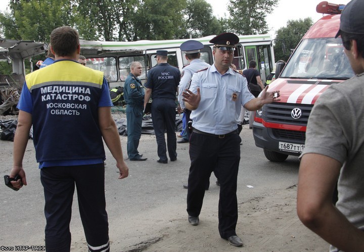 Столкновение автобуса с грузовиком под Подольском: 18 погибших