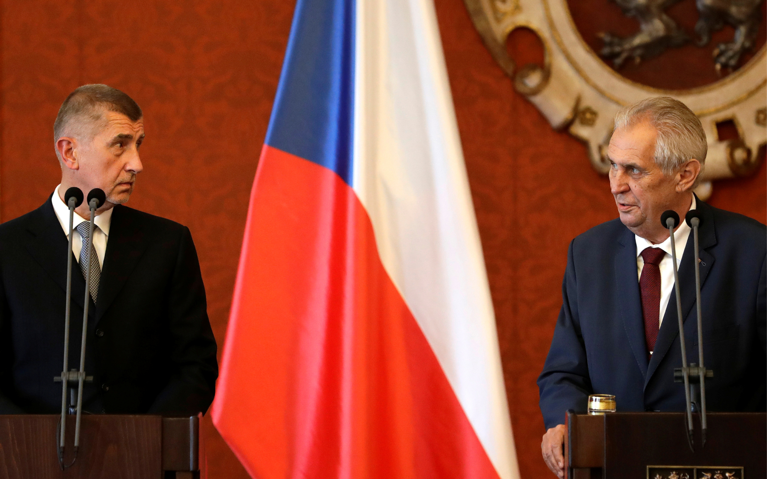 Премьер Чехии ответил на слова Земана о новой версии взрывов во Врбетице