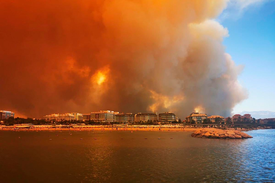 Огонь подобрался к курортам: второй день пожаров в Турции :: Общество :: РБК