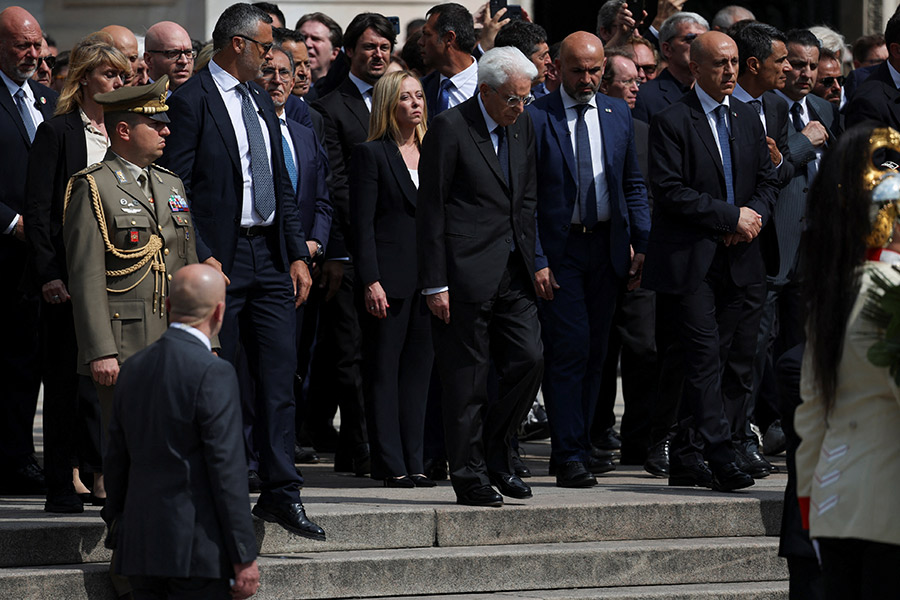В центре: премьер-министр Джорджа Мелони и президент Италии&nbsp;Серджо Маттарелла