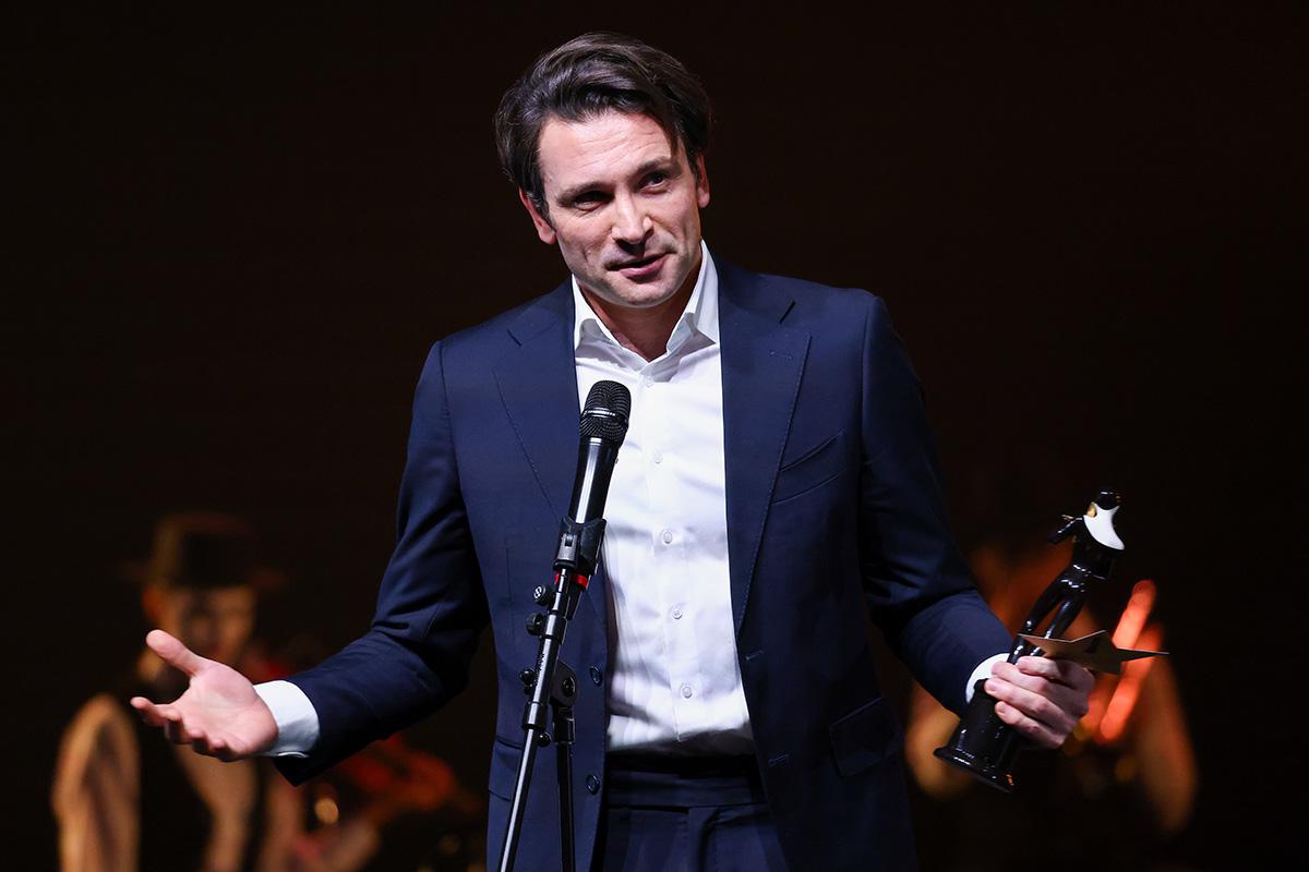 Актер Антон Хабаров, получивший награду в номинации «Лучшая роль театрального актера в кино» (Сериал «Казанова»)