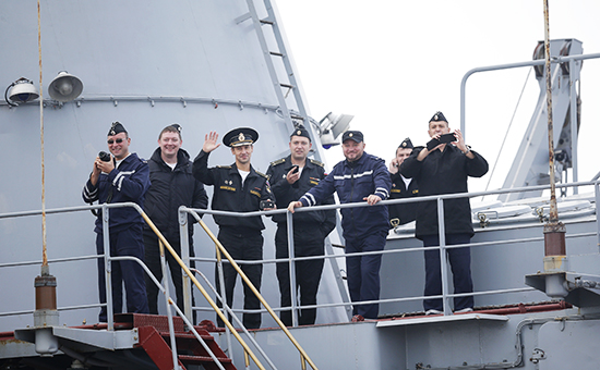 Экипаж корабля «Смольный» перед выходом в море