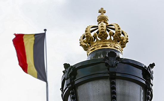 Флаг Бельгии над&nbsp;Королевским дворцом в&nbsp;Брюсселе