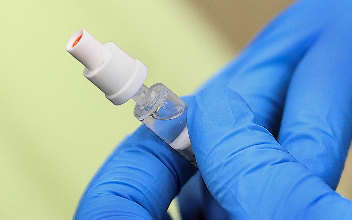 Правительство выделило ₽187,8 млн на испытания назальной вакцины от COVID