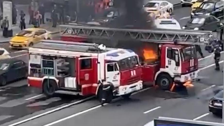 Мотоцикл столкнулся с пожарной машиной в Москве