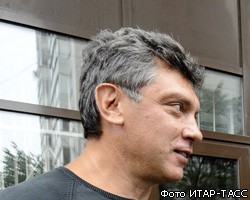 Б.Немцов решил в одиночку вызволить из тюрьмы оппозиционера