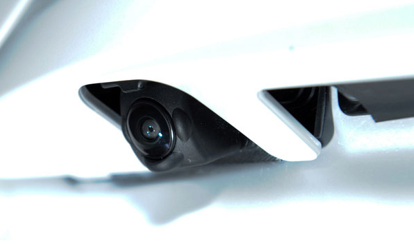 Nissan показал камеру заднего вида с системой самоочистки 