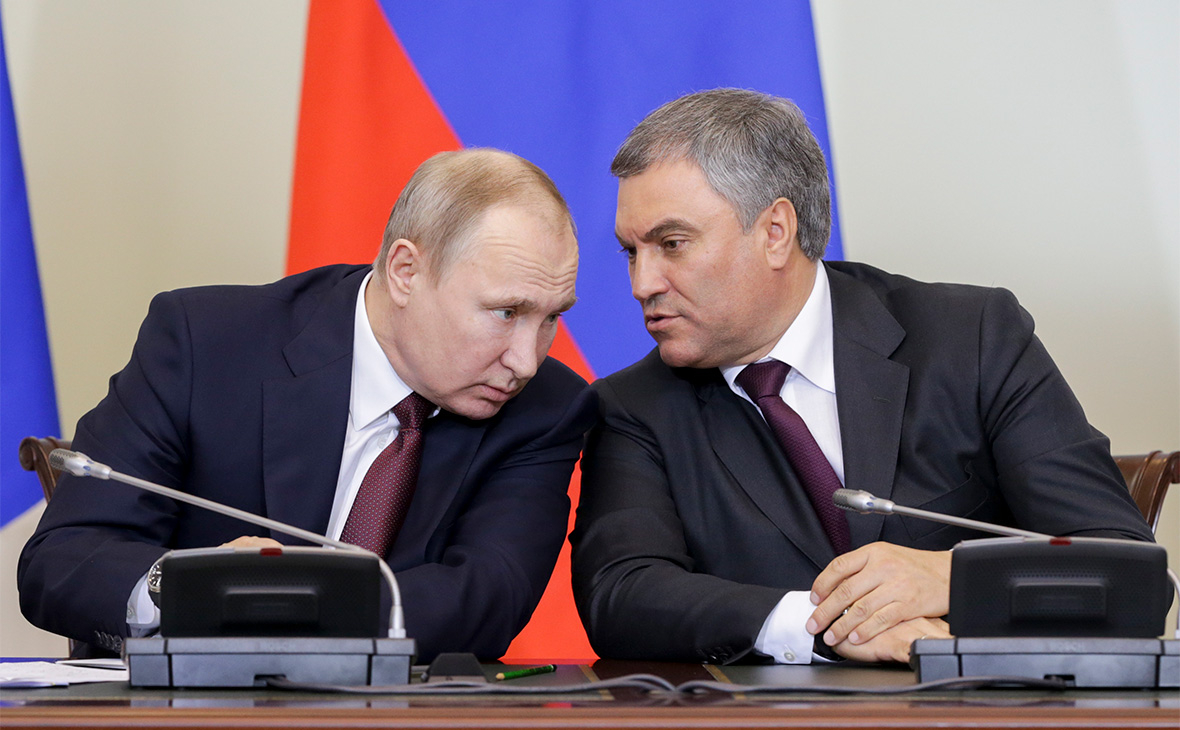 Владимир Путин и Вячеслав Володин (слева направо)