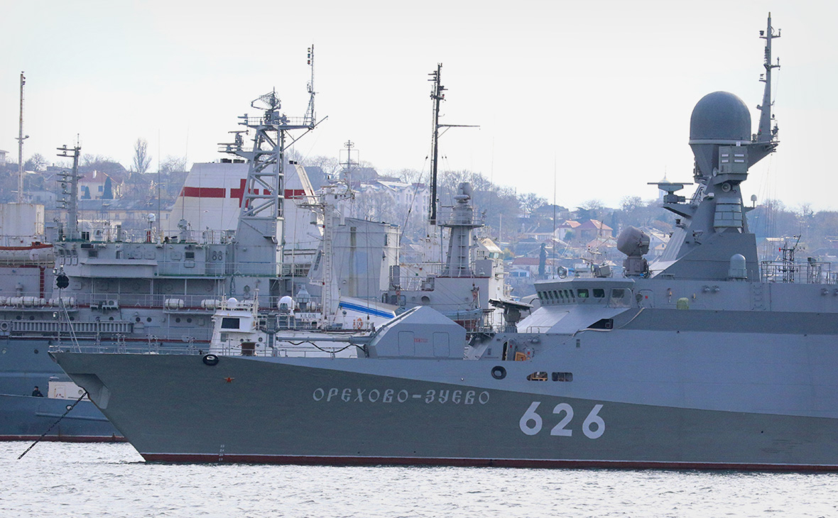 Корабль Черноморского флота отразил налет авиации во время учений в Сирии