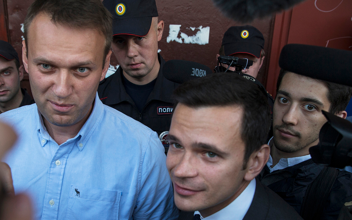 «ВКонтакте» заблокировала страницы Навального и Яшина