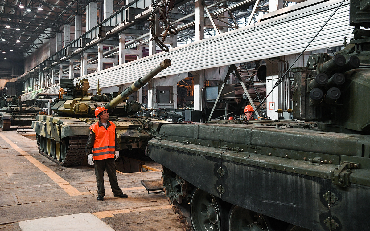 Уралвагонзавод отправил Минобороны эшелон танков Т-90М «Прорыв»