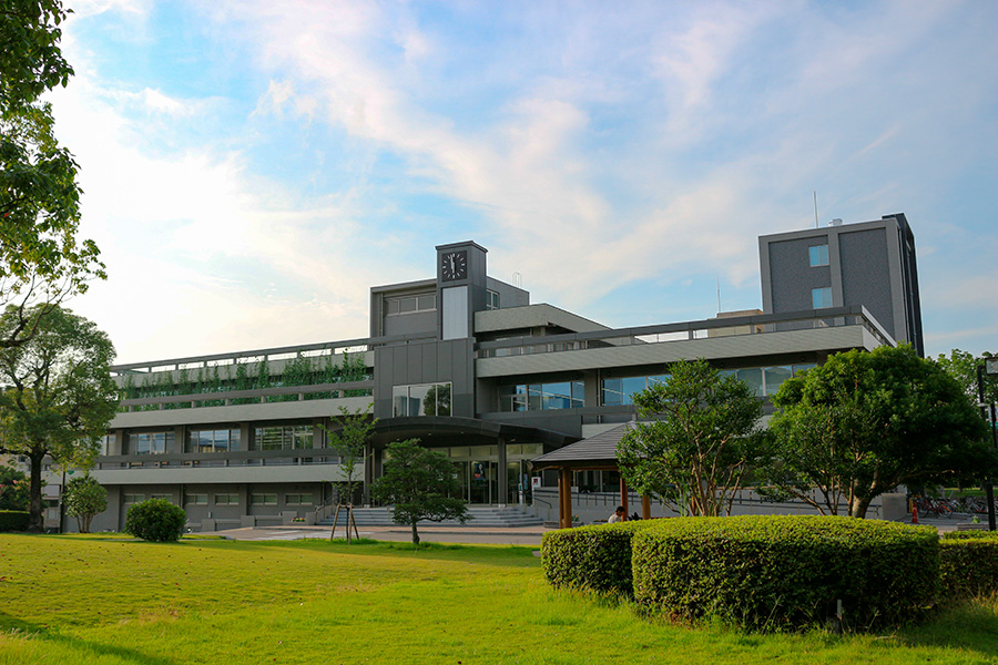 Здание библиотеки национального университета Ямагути