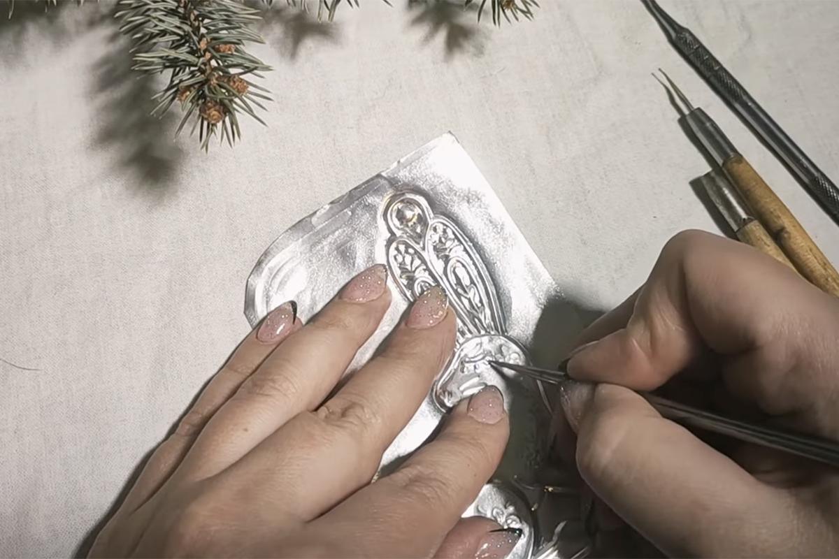 Как сделать новогоднюю гирлянду из фольги