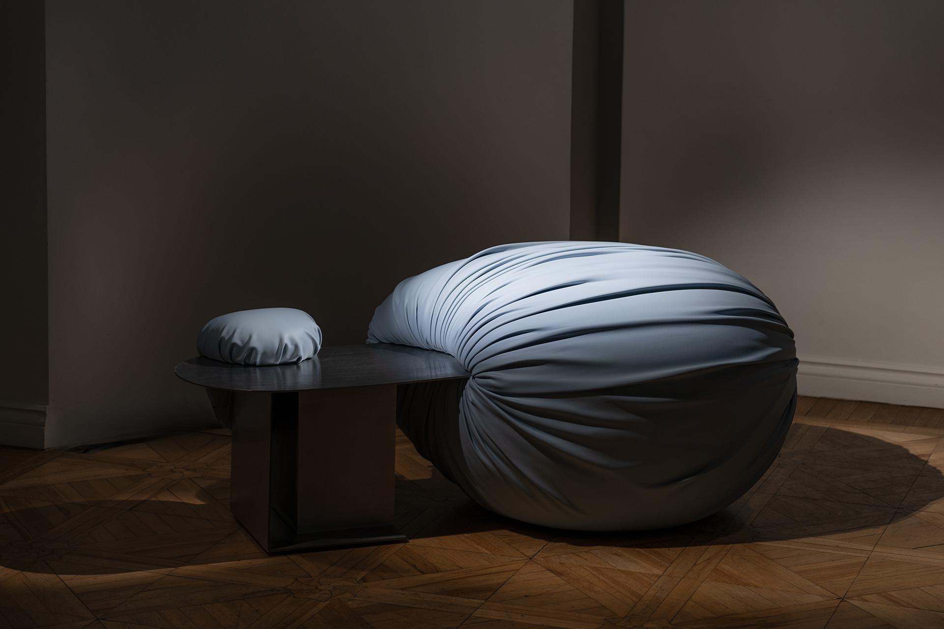 Скамья-гибрид Object Not Interrupted, галерея «Палаты» и divan.ru для выставки Collectible в Нью-Йорке