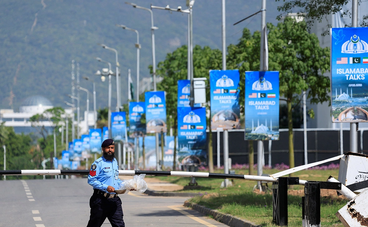 Akhtar Soomro / Reuters